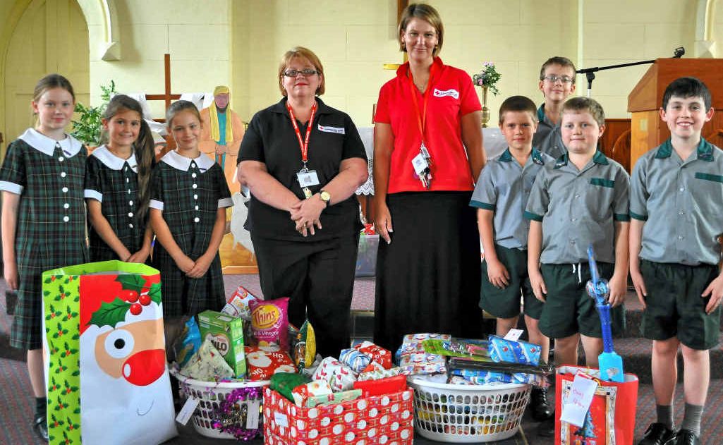 Amelia Meek, Caitlin McKenzie, Celeste Kruger, Ryan Balint, Timothy Lang, Nicolas Bellingham and Nicholas Stephens with Joanne McKinnon and Jodie Gilmore from Red Cross. Amelia Meek, Caitlin McKenzie, Celeste Kruger, Ryan Balint, Timothy Lang, Nicolas Bellingham and Nicholas Stephens with Joanne McKinnon and Jodie Gilmore from Red Cross.